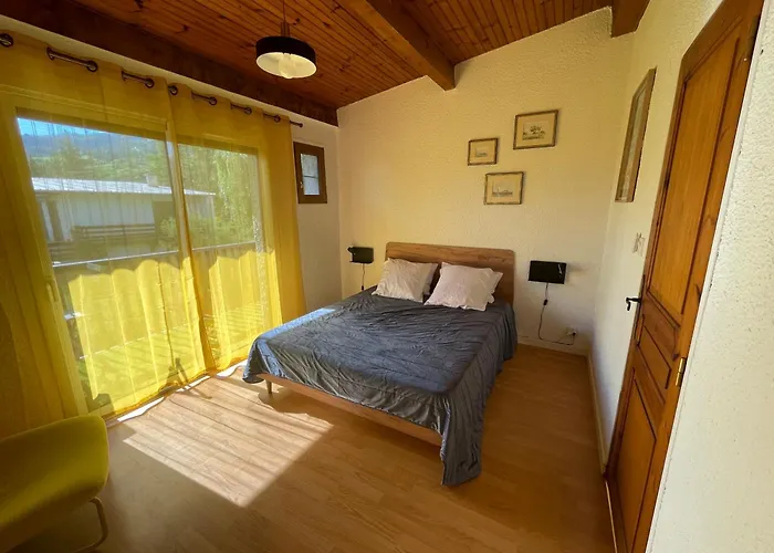 Maison Tres Agreable Avec Exterieurs, Bien Situee Au Plan D\'Eau Embrun