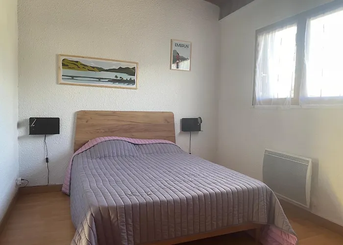 Maison Tres Agreable Avec Exterieurs, Bien Situee Au Plan D\'Eau Embrun