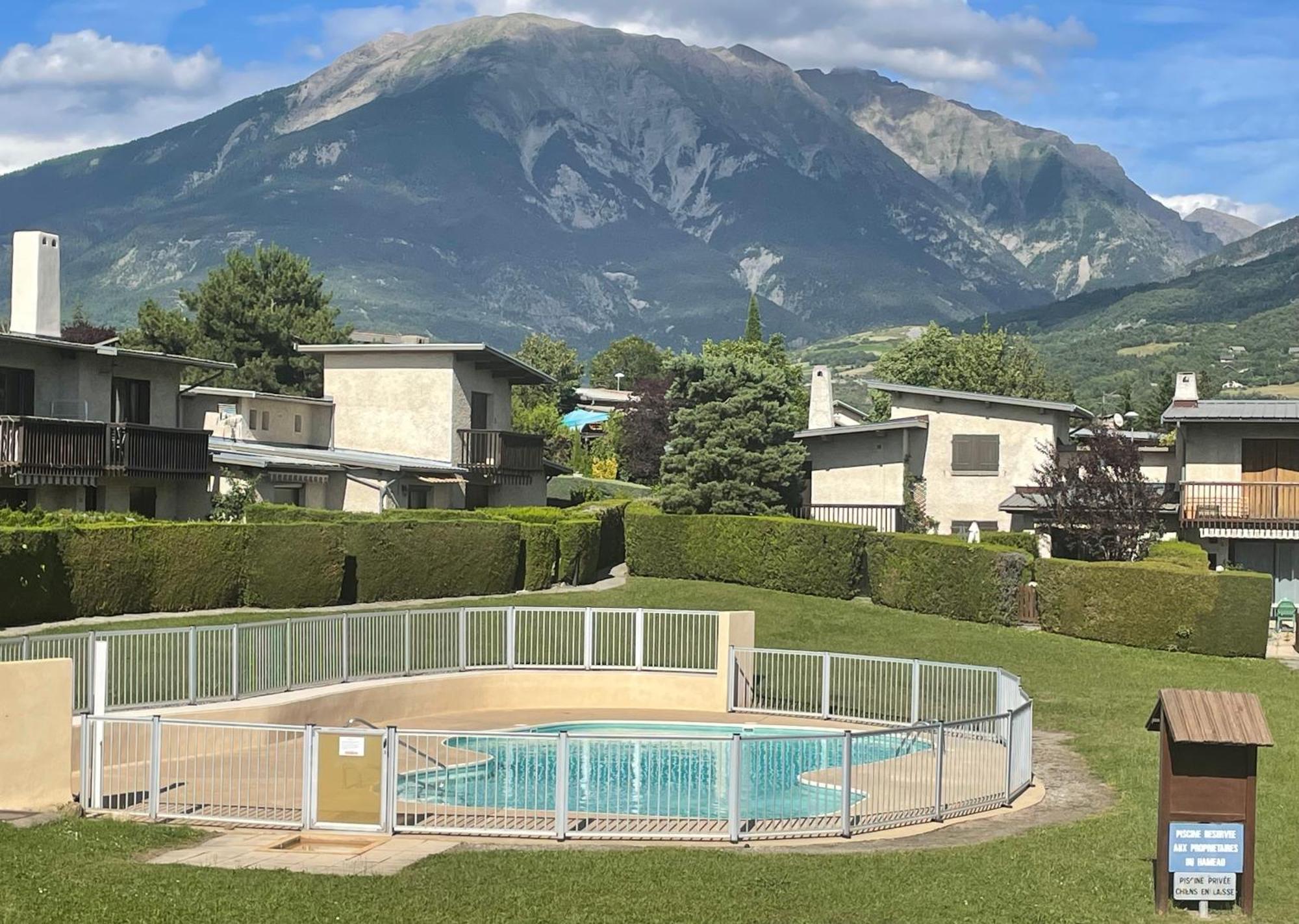 Maison Tres Agreable Avec Exterieurs, Bien Situee Au Plan D'eau Embrun