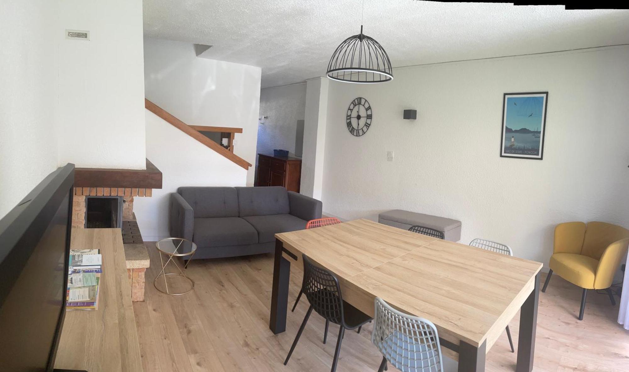 Maison Tres Agreable Avec Exterieurs, Bien Situee Au Plan D'eau