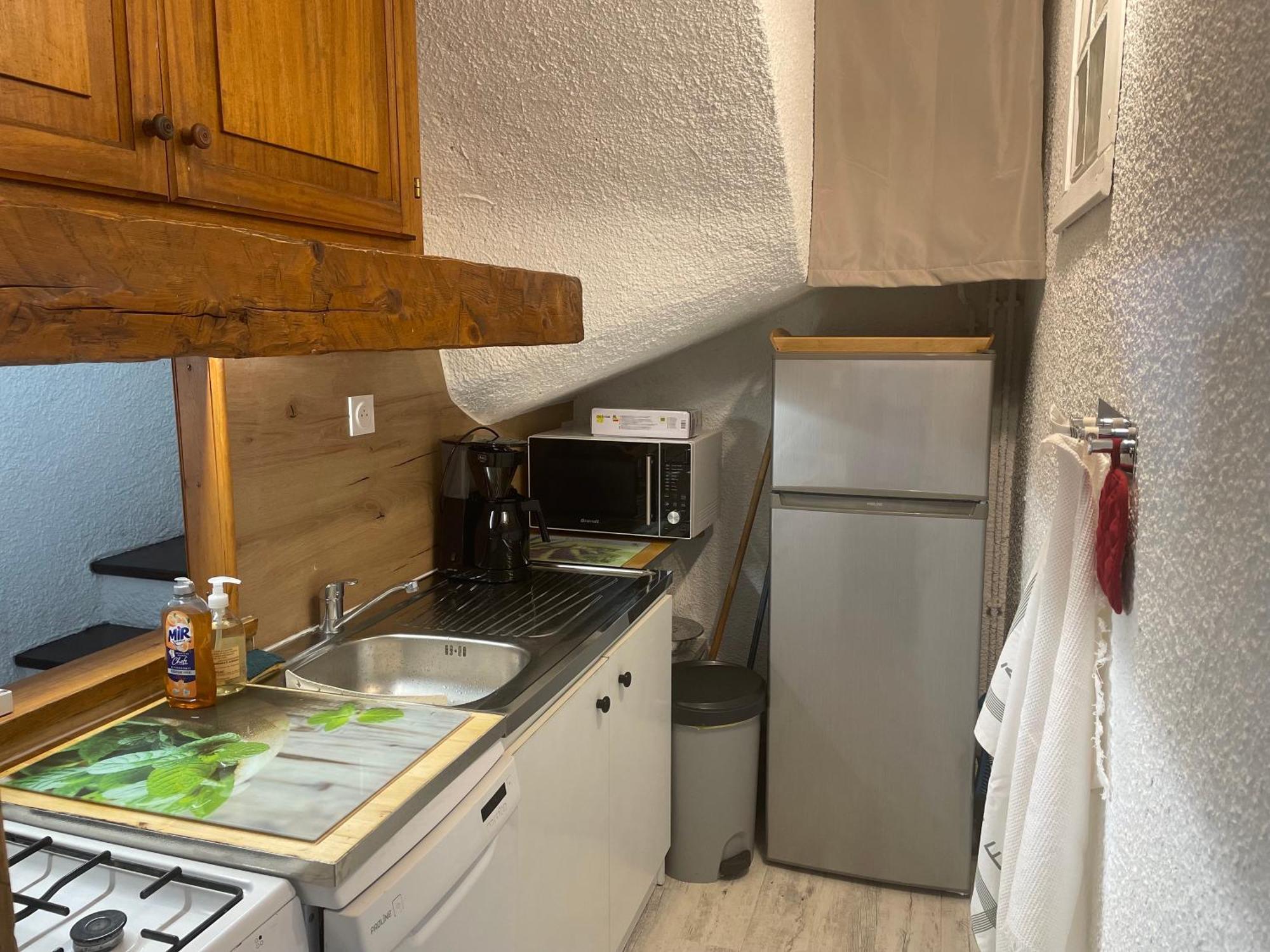Maison Tres Agreable Avec Exterieurs, Bien Situee Au Plan D'eau